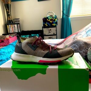 Women’s Adidas sneakers